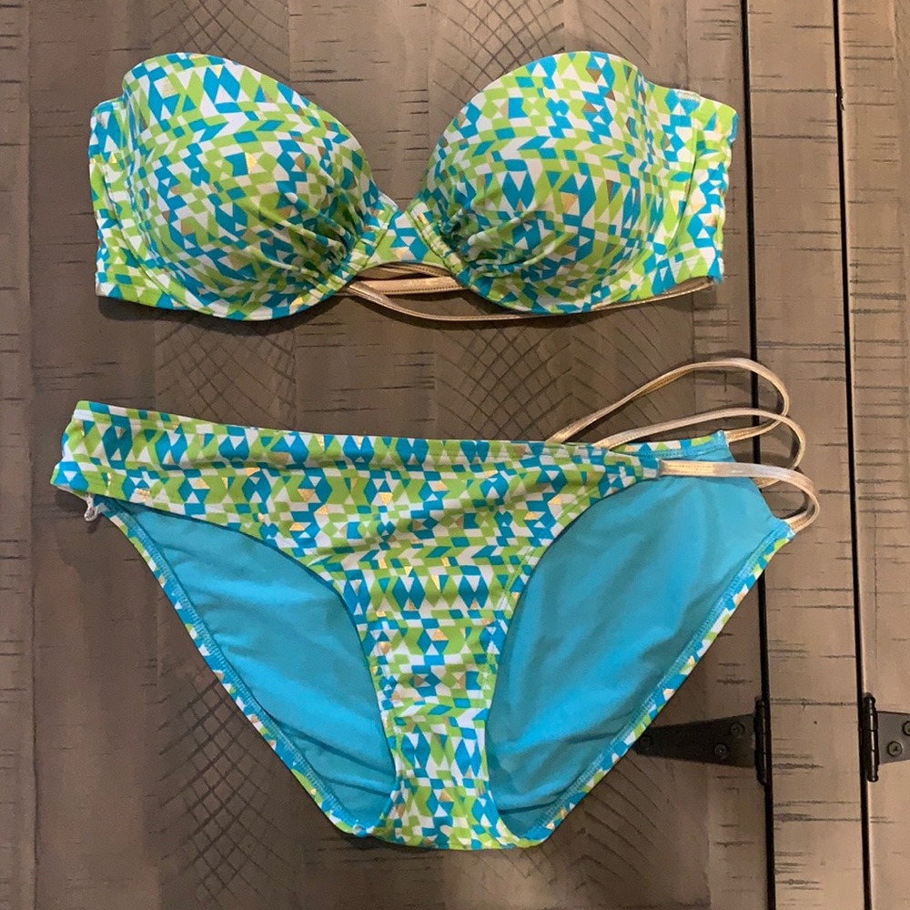 swim suit top is 34 D and bottom is large